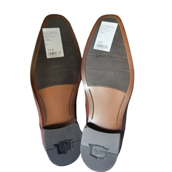FLORSHEIM Men's Mix-Match Dress Shoes. Left is Size 9. Right is Size 8. **FLAWED - Picture 9 of 12